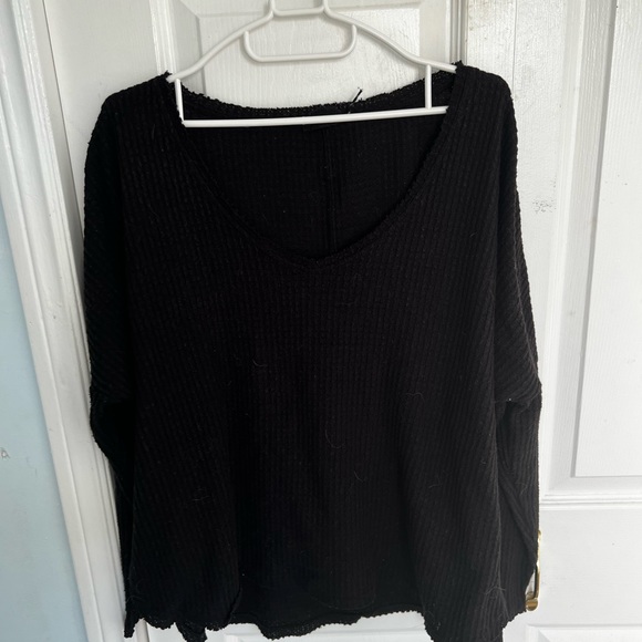 Mix of sweaters, long sleeves, and shorts !! Msg me & i can post individually - Picture 6 of 16